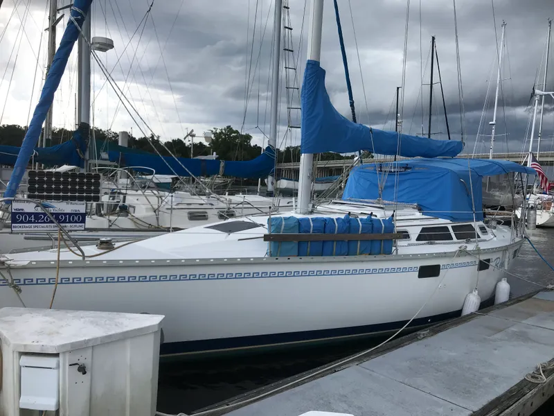 Slide: The Image of Hunter 37.5 Legend 1993 - 2