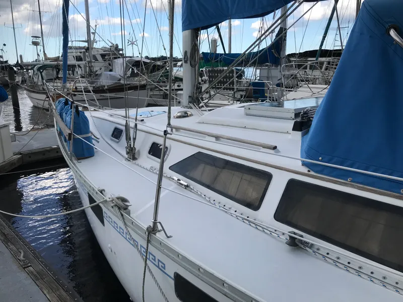 Slide: The Image of Hunter 37.5 Legend 1993 - 6