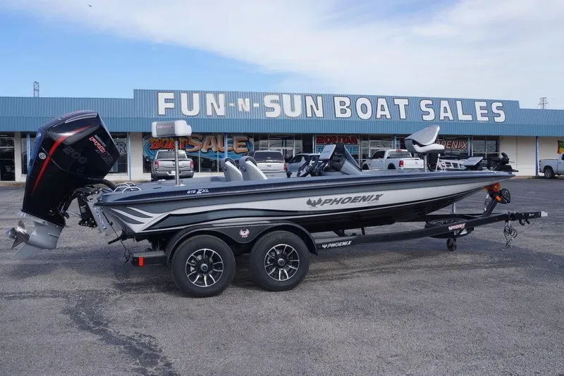 The Image of 2026 Phoenix 819 ZXL boat at Fun-N-Sun Boat Sales dealership. - 0