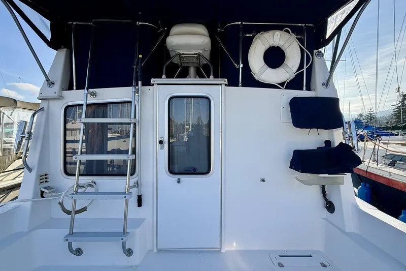 Slide: The Image of Commander 30 - Companion Way - 10