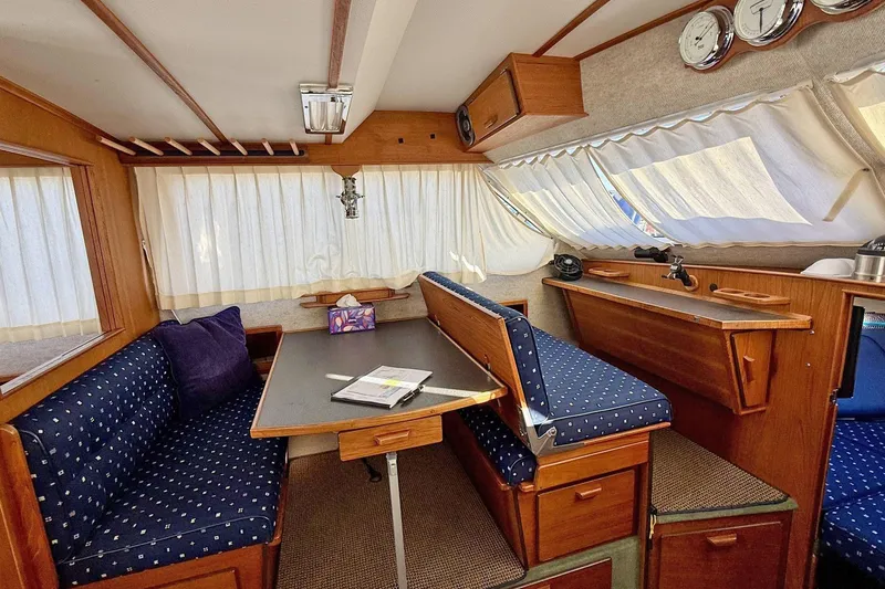 Slide: The Image of Commander 30 - Salon / Salon Table / Converts to Sleeping - 4