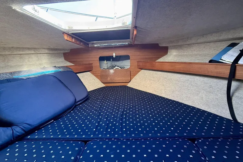 Slide: The Image of Commander 30 - Forward Cabin - 5