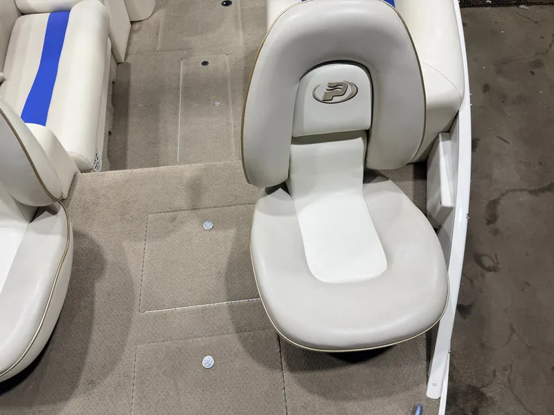 Slide: The Image of Princecraft VENTURA 192 DECK BOAT 2008 - 10