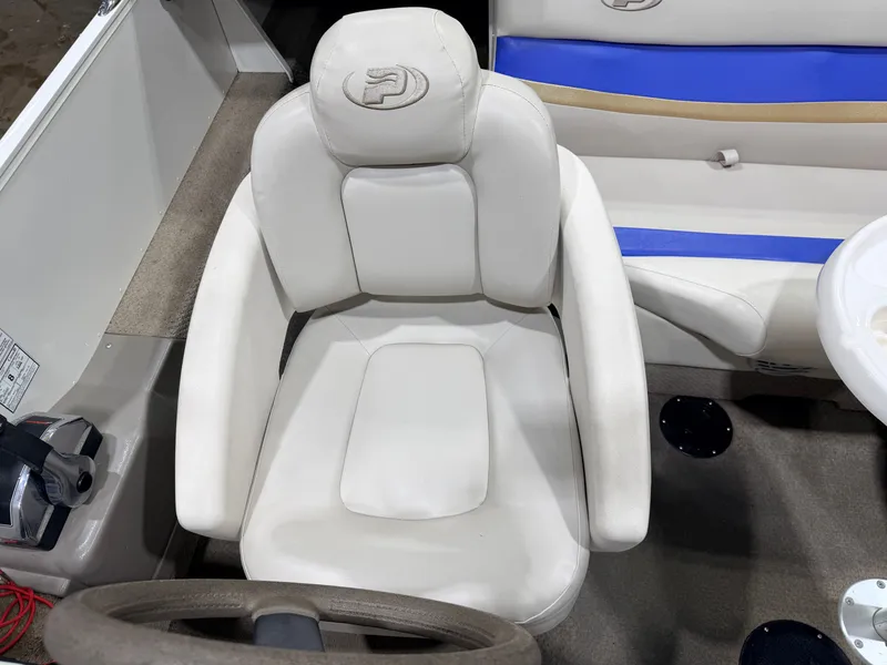 Slide: The Image of Princecraft VENTURA 192 DECK BOAT 2008 - 24