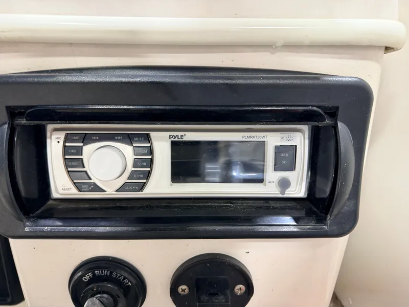 Slide: The Image of Princecraft VENTURA 192 DECK BOAT 2008 - 30