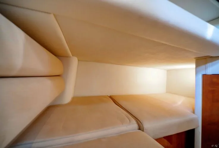 Slide: The Image of 2004 Sea Ray 480 Sedan Bridge - Image 18 - 18