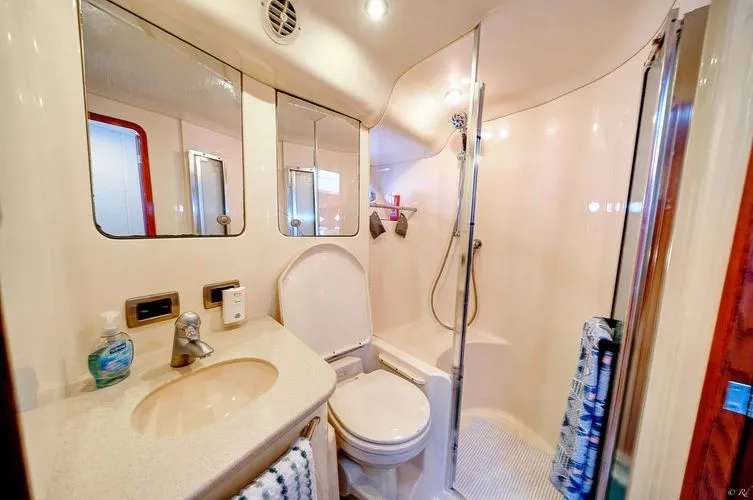 Slide: The Image of 2004 Sea Ray 480 Sedan Bridge - Image 22 - 22