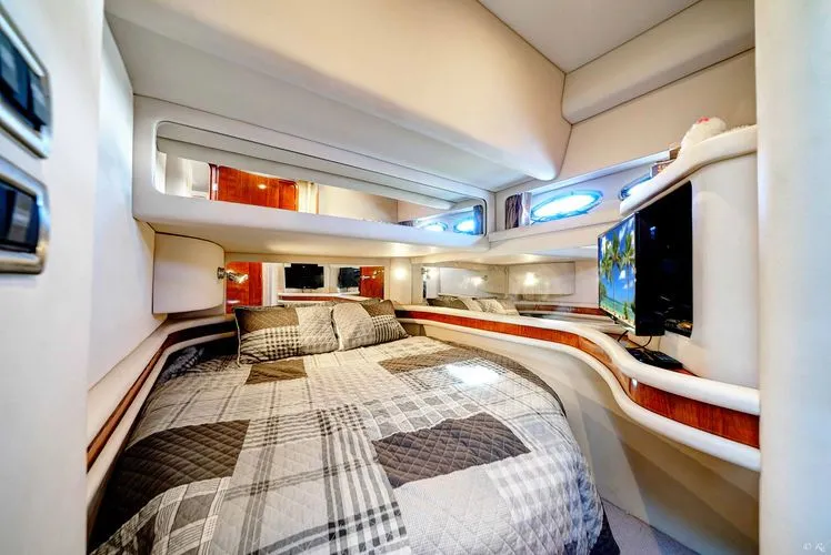 Slide: The Image of 2004 Sea Ray 480 Sedan Bridge - Image 24 - 24