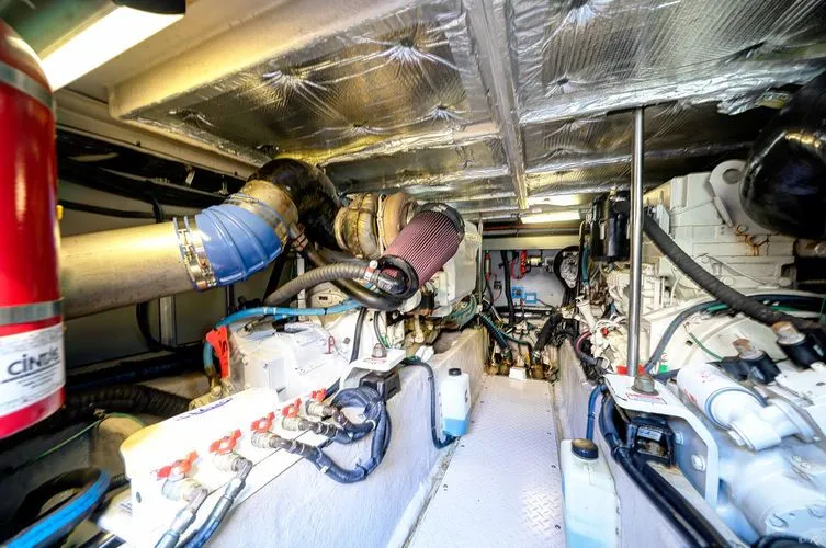 Slide: The Image of 2004 Sea Ray 480 Sedan Bridge - Image 25 - 25