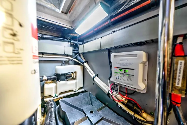 Slide: The Image of 2004 Sea Ray 480 Sedan Bridge - Image 26 - 26