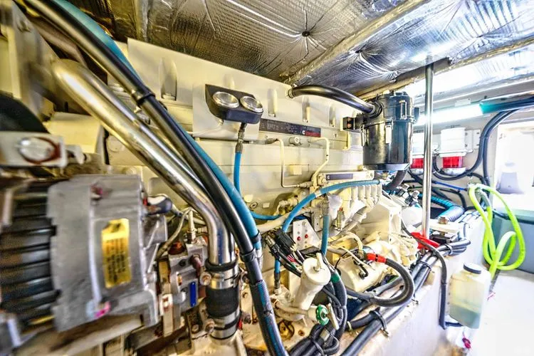 Slide: The Image of 2004 Sea Ray 480 Sedan Bridge - Image 29 - 29