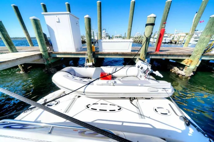 Slide: The Image of 2004 Sea Ray 480 Sedan Bridge - Image 3 - 3