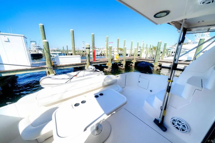 Slide: The Image of 2004 Sea Ray 480 Sedan Bridge - Image 6 - 6