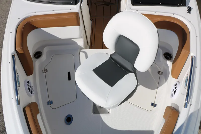 Slide: The Image of 2026 Chaparral 21 SSi Ski & Fish boat interior with swivel seat and storage compartments. - 18