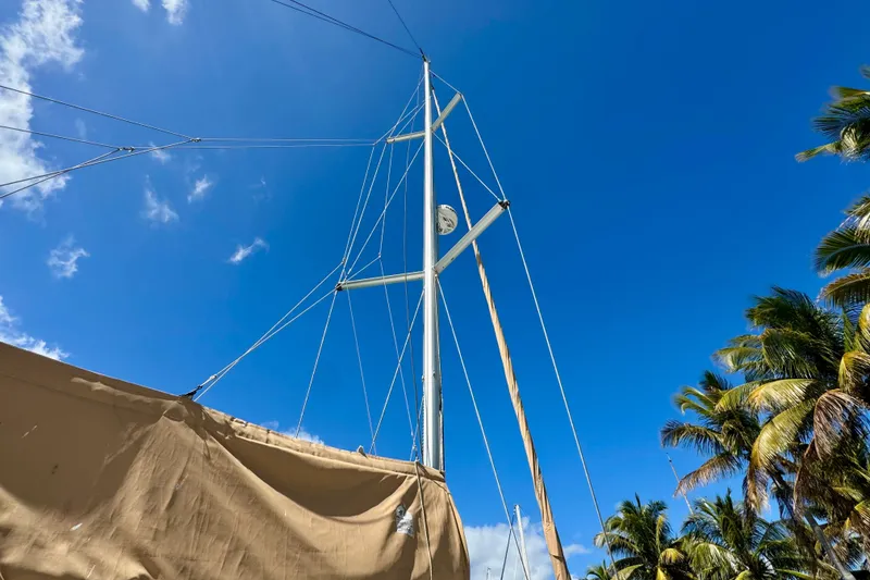 Slide: The Image of Mast of 2008 Beneteau Oceanis 40 sailboat against a clear blue sky with palm trees. - 9