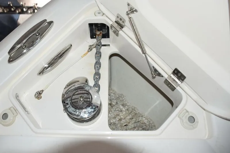 Slide: The Image of Head compartment beneath console - 15