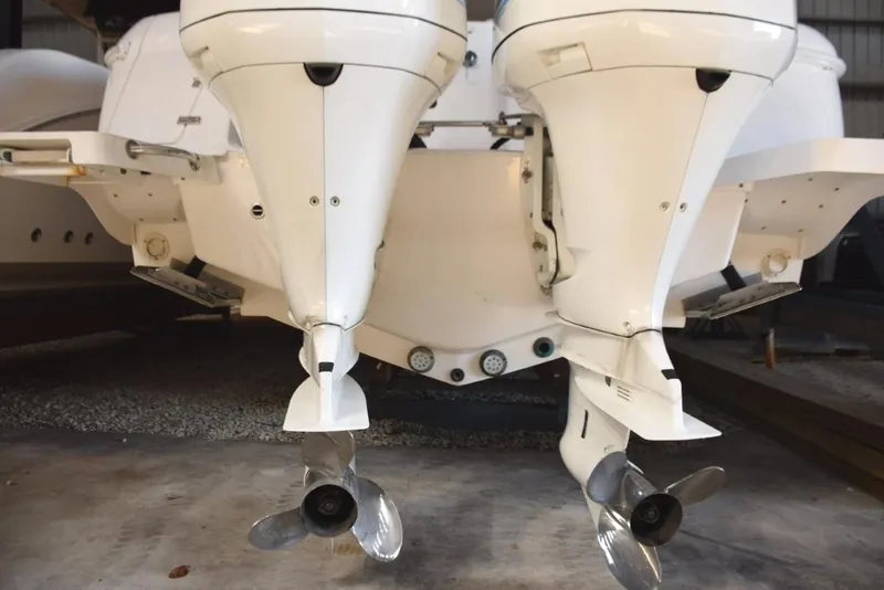 Slide: The Image of No bottom paint and underwater lights. Modified-V bottom with step. - 35