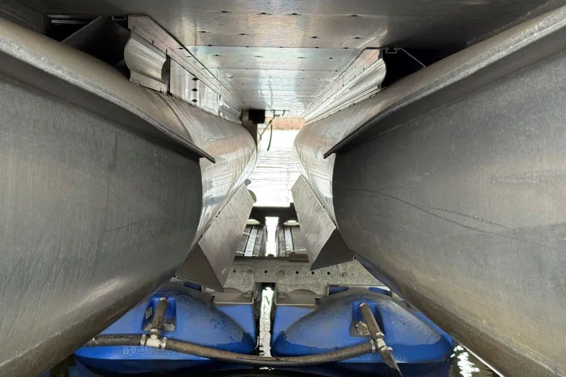 Slide: The Image of Underneath view of 2020 Harris Grand Mariner 250 pontoon boat on water. - 39