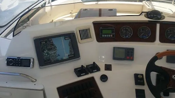 Slide: The Image of Sea Ray 560 Sedan Bridge 2004 - 10