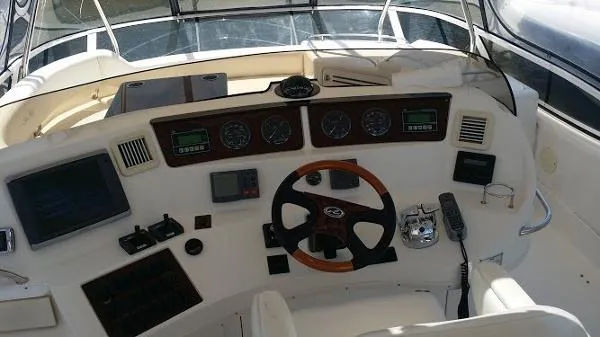 Slide: The Image of Sea Ray 560 Sedan Bridge 2004 - 6