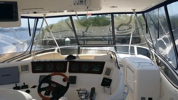 Slide: The Image of Sea Ray 560 Sedan Bridge 2004 - 8