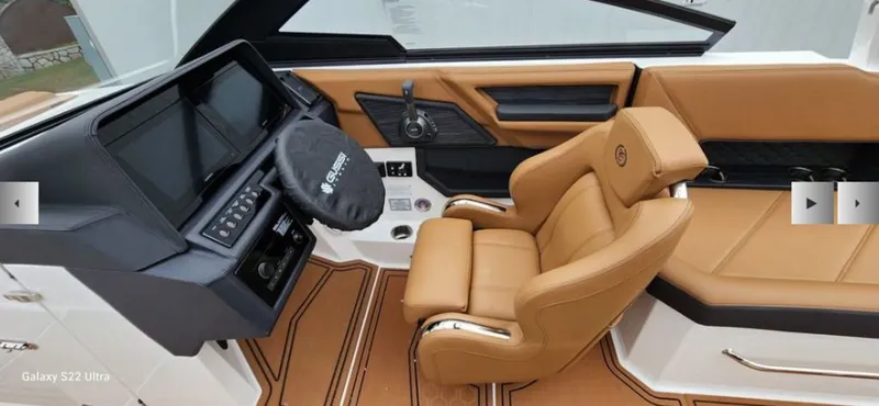 Slide: The Image of Cobalt R8 Surf 2025 - 3