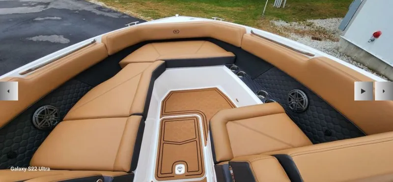 Slide: The Image of Cobalt R8 Surf 2025 - 6