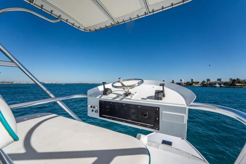 Slide: The Image of Helm of 1997 Strike 42 Express boat with ocean view and clear blue sky. - 25