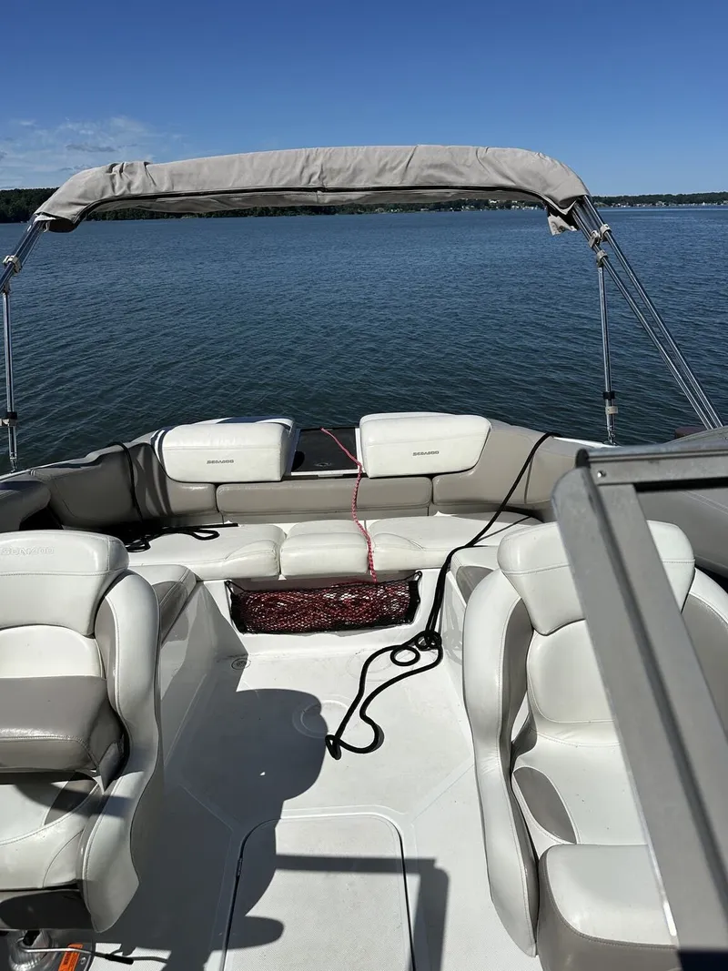 Slide: The Image of Sea-Doo Challenger 2010 - 6