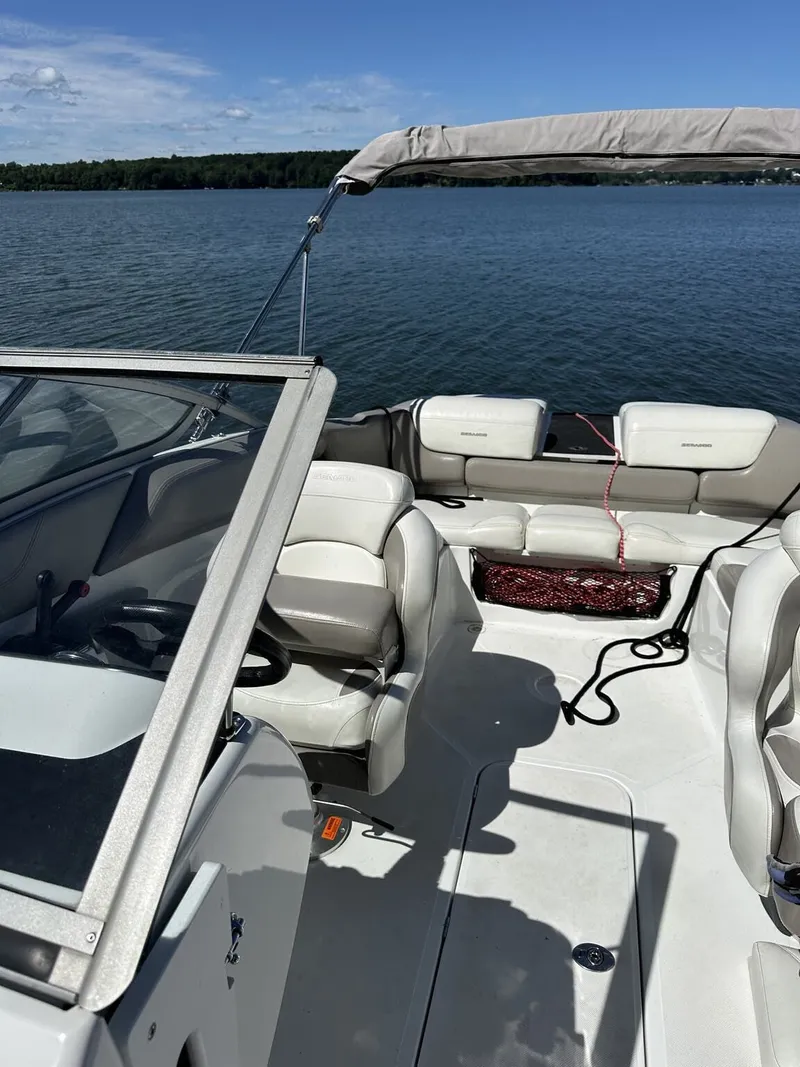 Slide: The Image of Sea-Doo Challenger 2010 - 7