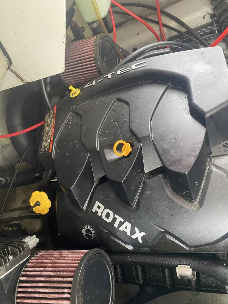 Slide: The Image of Sea-Doo Challenger 2010 - 8