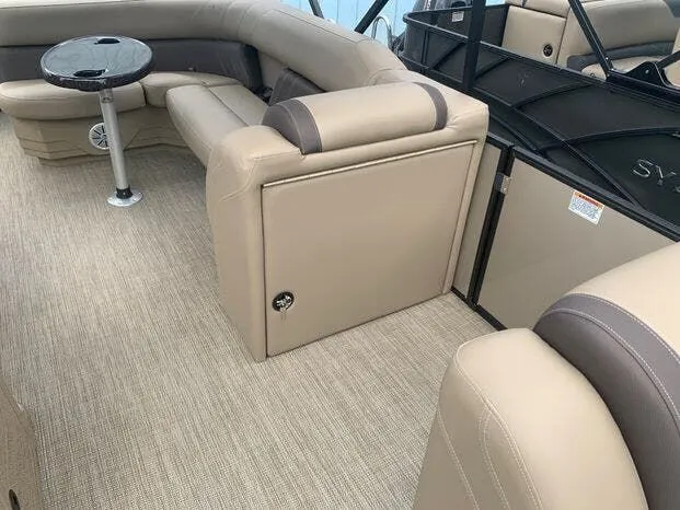 Slide: The Image of Sylvan Mirage 8522 CRS 2023 - 10