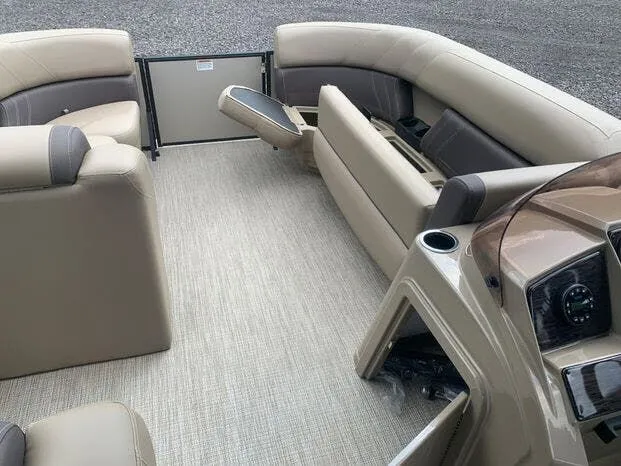 Slide: The Image of Sylvan Mirage 8522 CRS 2023 - 13