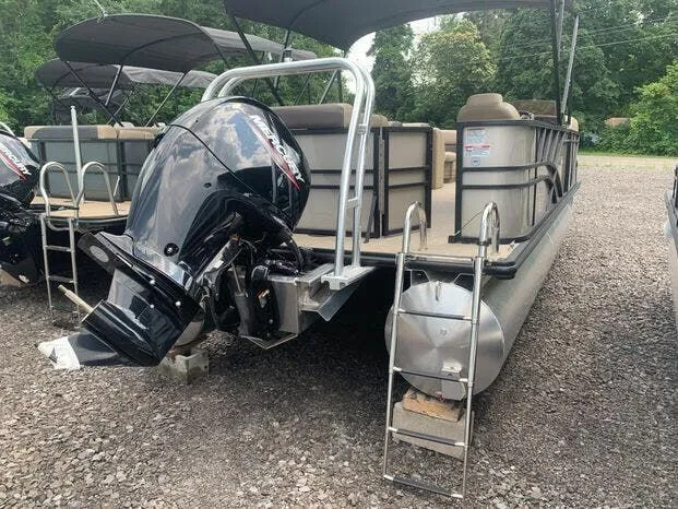 Slide: The Image of Sylvan Mirage 8522 CRS 2023 - 18