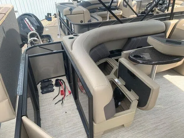 Slide: The Image of Sylvan Mirage 8522 CRS 2023 - 4