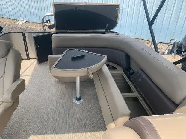 Slide: The Image of Sylvan Mirage 8522 CRS 2023 - 5