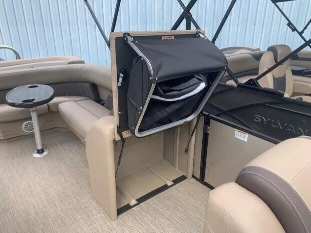 Slide: The Image of Sylvan Mirage 8522 CRS 2023 - 9