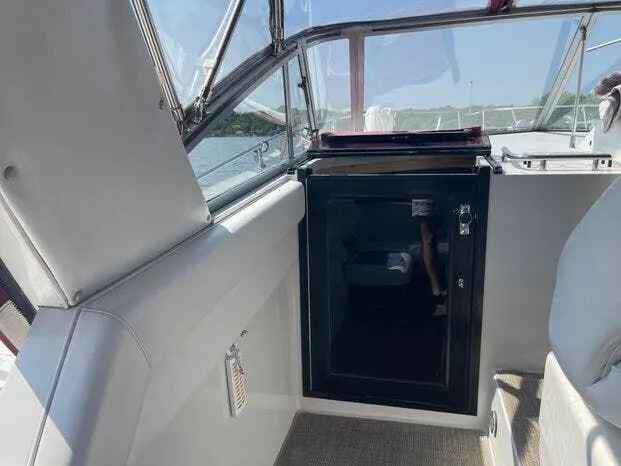 Slide: The Image of Trojan 8.6 Meter Mid Cabin 1987 - 4