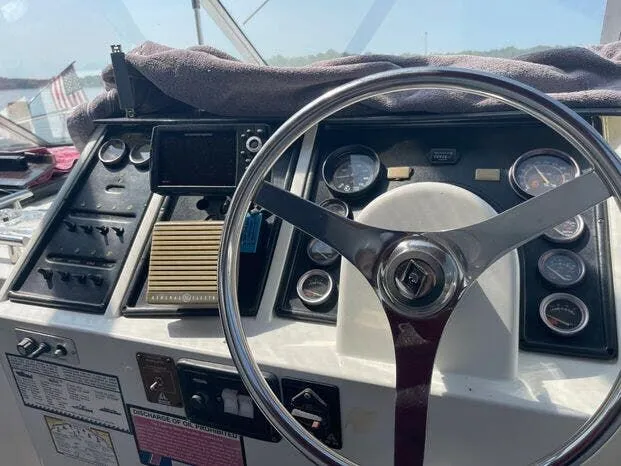 Slide: The Image of Trojan 8.6 Meter Mid Cabin 1987 - 5