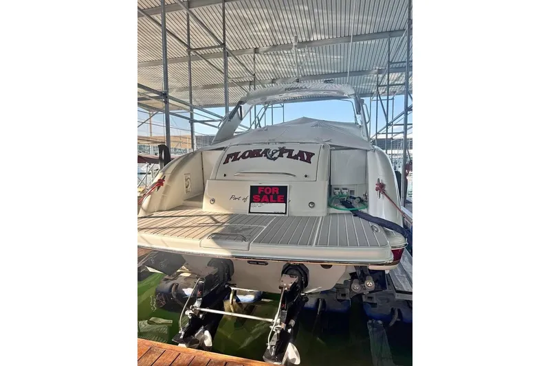 Slide: The Image of 2003 Formula 400 Super Sport boat for sale, docked in marina. - 14