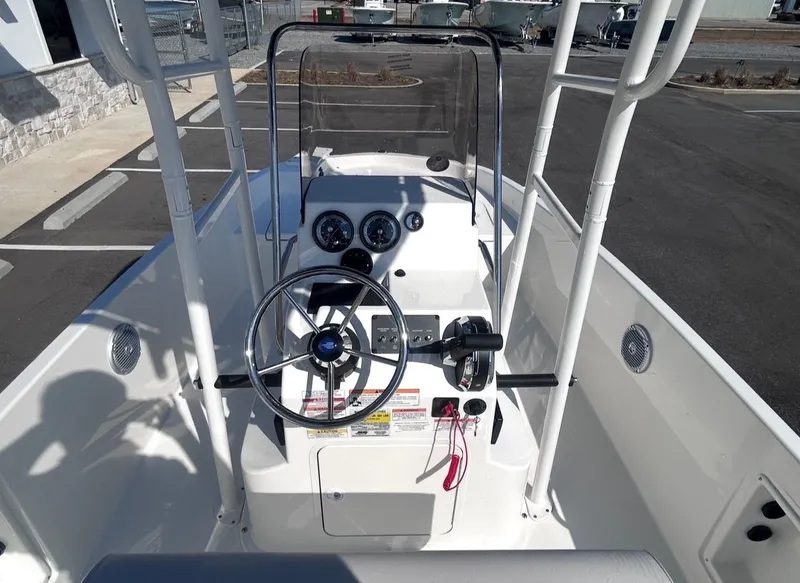 Slide: The Image of Bayliner T18LE 2026 - 10