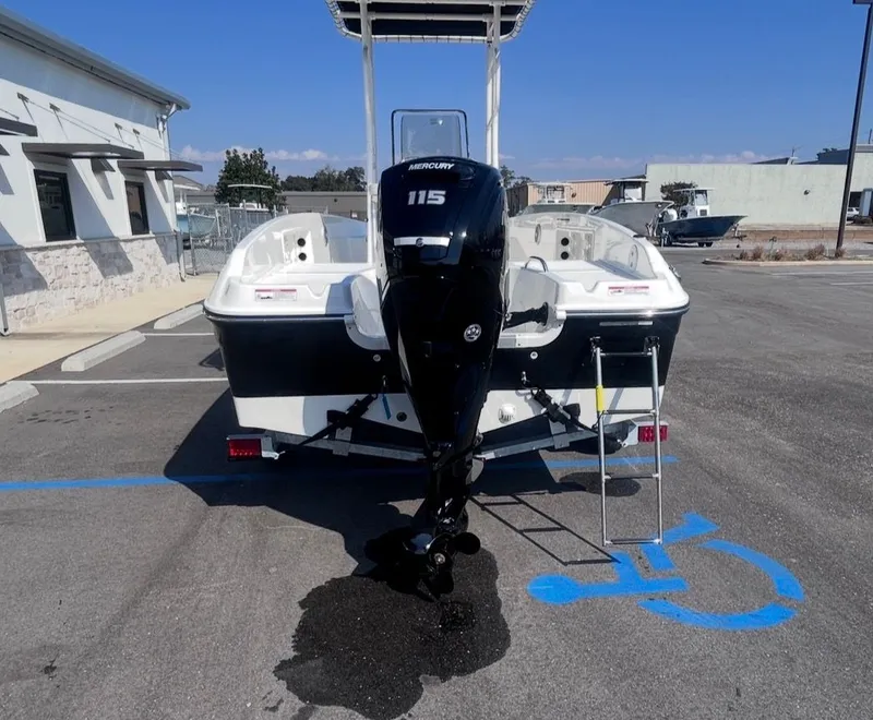 Slide: The Image of Bayliner T18LE 2026 - 12