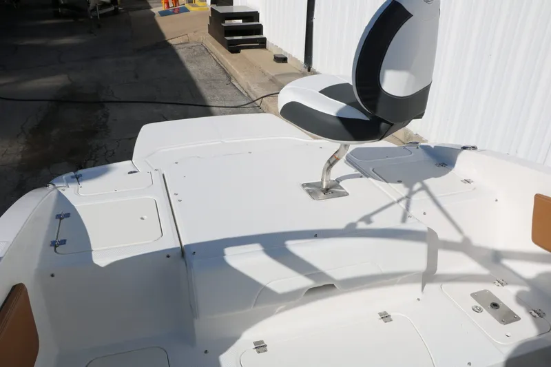 Slide: The Image of Chaparral 21 SSI Ski Fish 2026 - 22