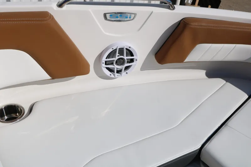 Slide: The Image of Chaparral 21 SSI Ski Fish 2026 - 40