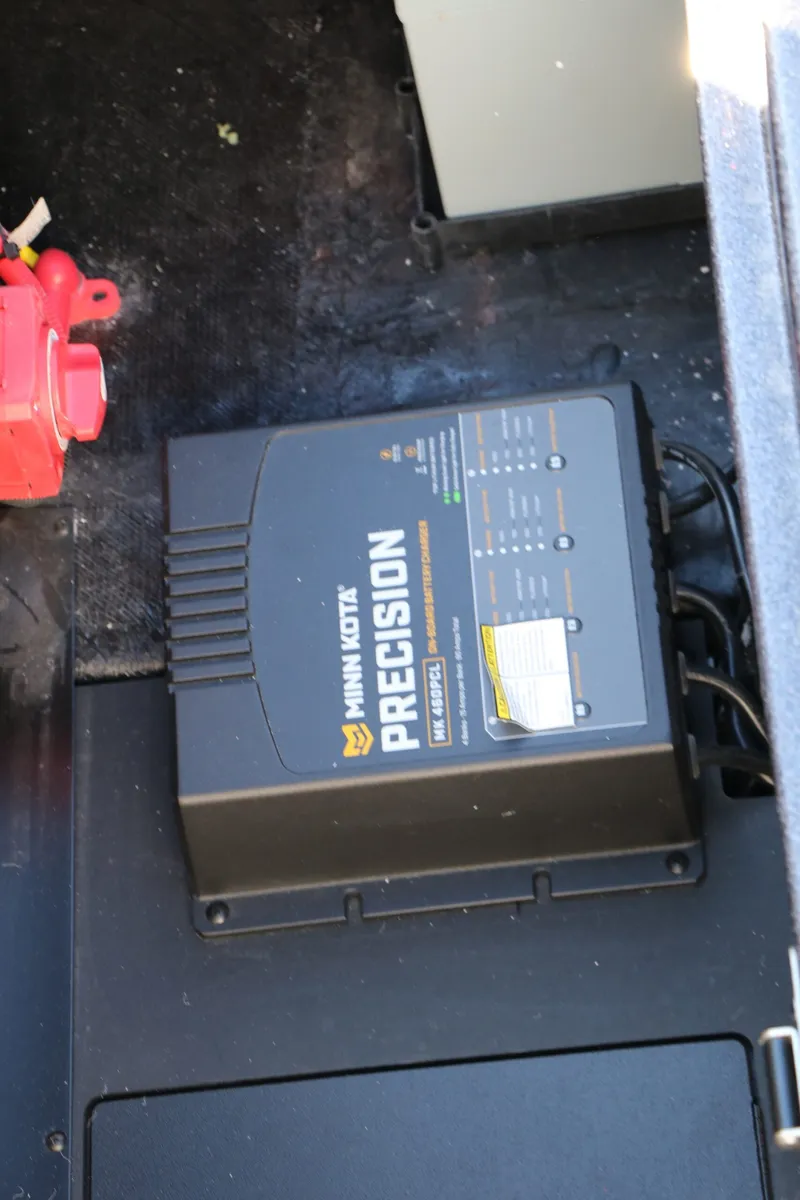 Slide: The Image of Caymas CX 201 PRO 2027 - 32