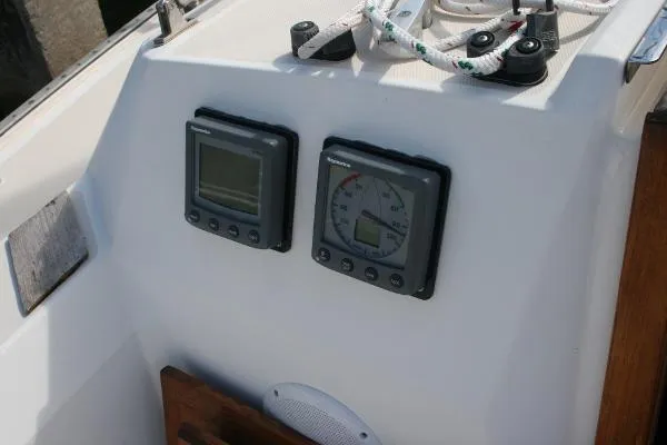 Slide: The Image of Sabre 30 Mark III 1989 - 8