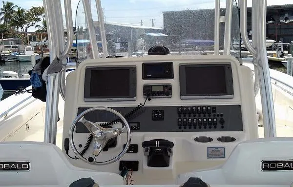 Slide: The Image of Robalo 300 2014 - 11
