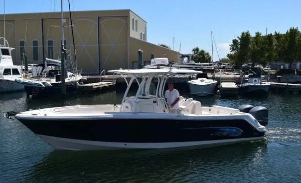Slide: The Image of Robalo 300 2014 - 2