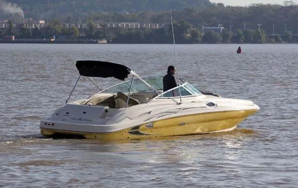 Slide: The Image of Sea Ray 270 Sundeck 2005 - 2