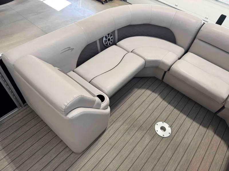 Slide: The Image of Bennington 24SSRX 2017 - 13